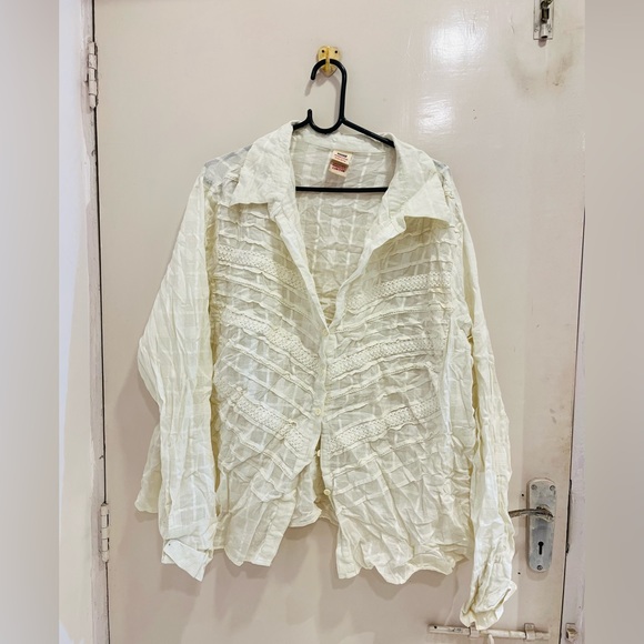 White very beautiful shirt - Picture 3 of 11